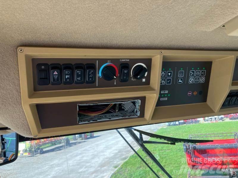John Deere 7300 自走式フォレージハーベスター