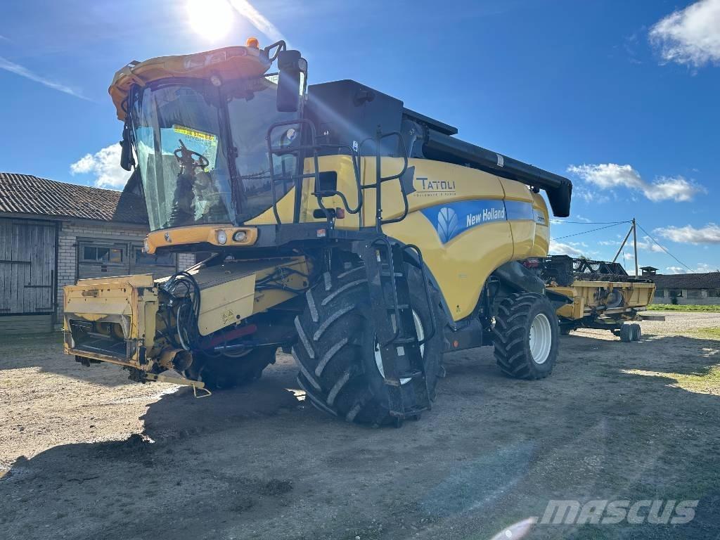 New Holland CX 8070 コンバイン