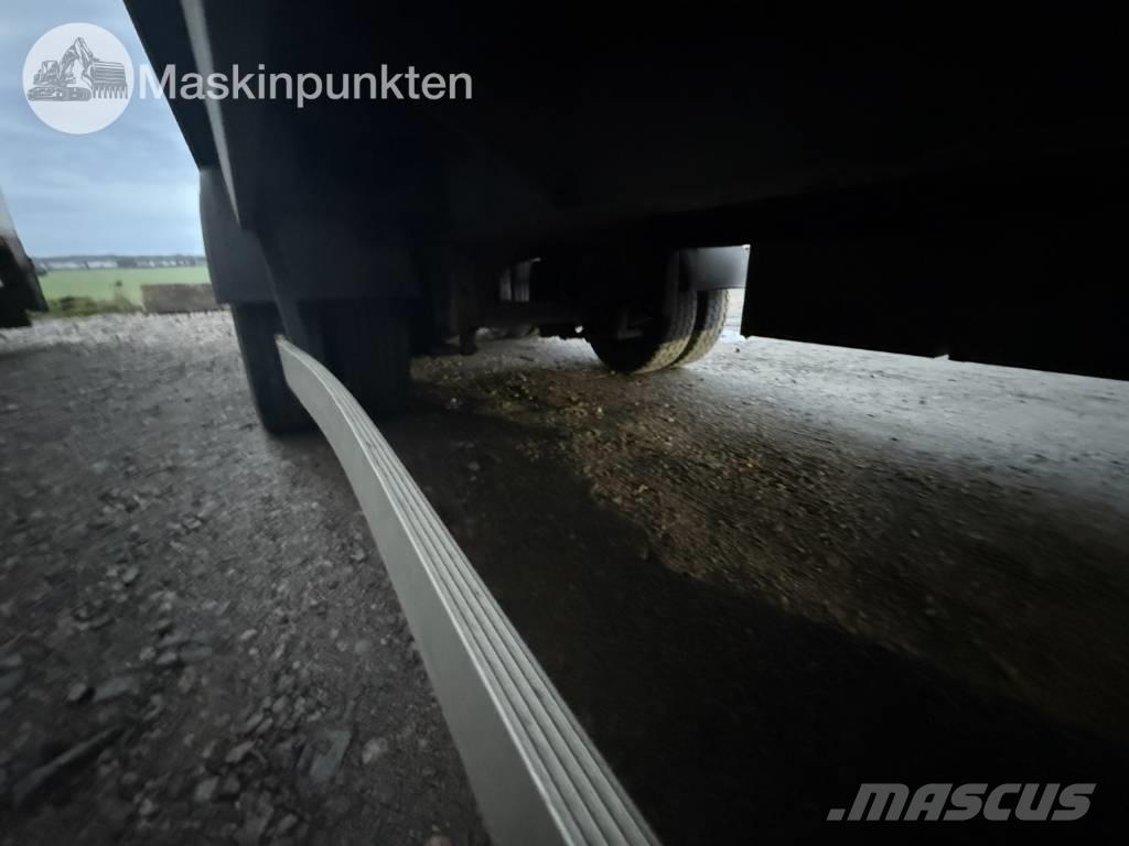 Ekeri S8-D ボックスボディートレーラー