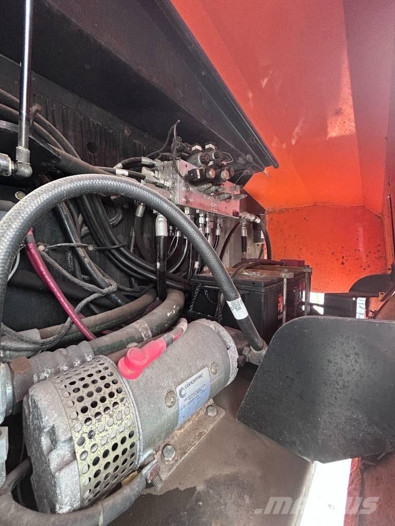 JLG 1500 SJ ブームリフト　直伸型