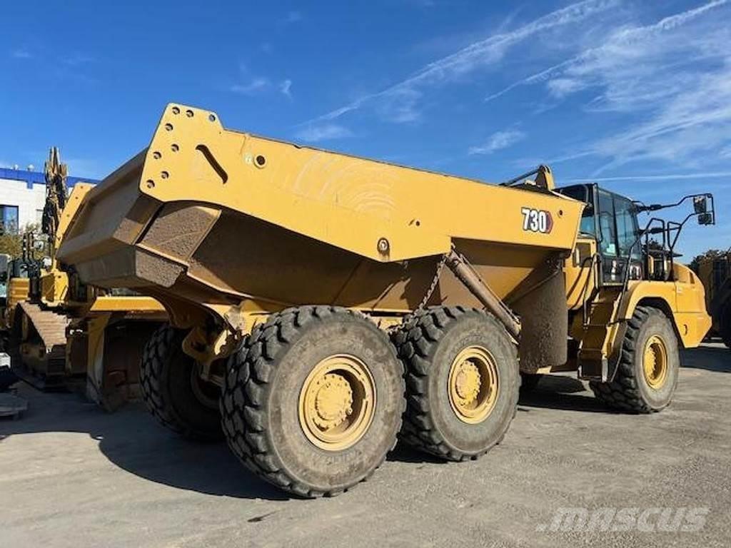 CAT 730 アーティキュレート式ダンプトラック