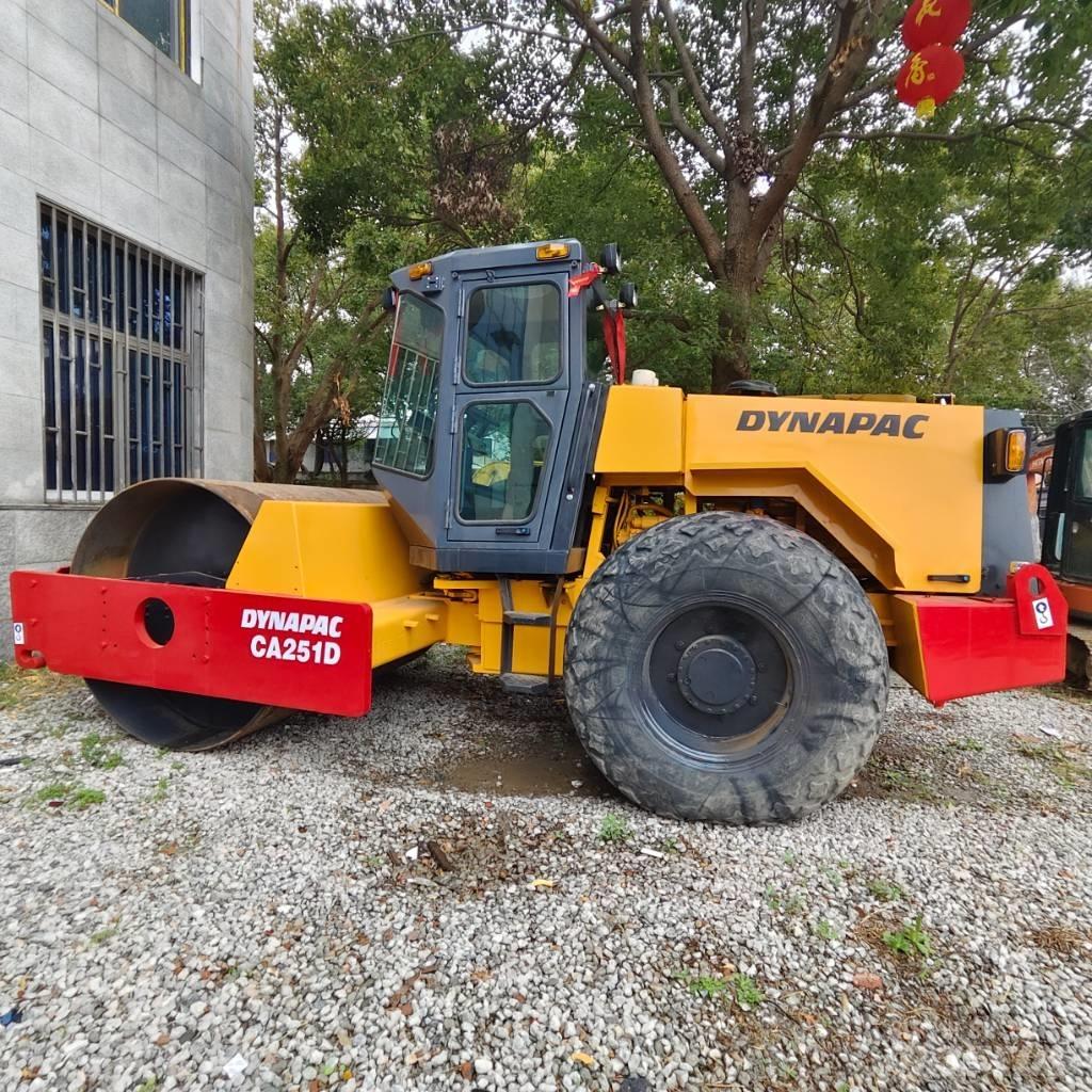 Dynapac CA 251 振動ローラ