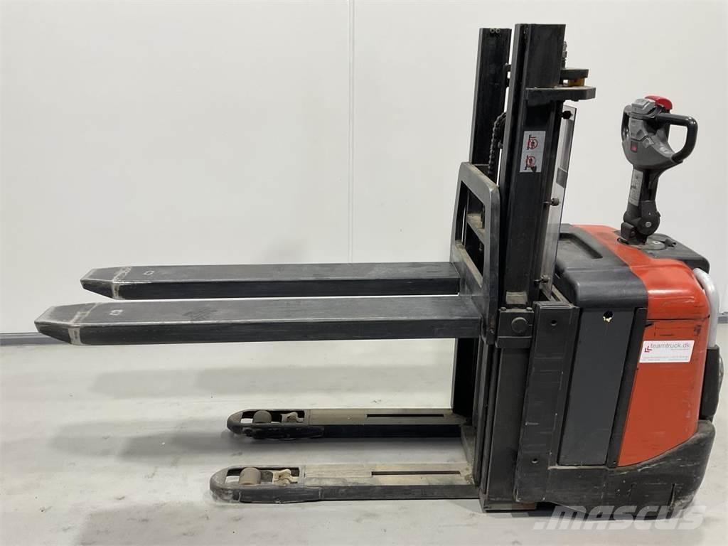 BT SPE125L 自走式スタッカー