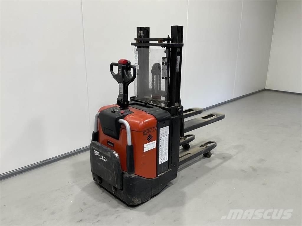 BT SPE125L 自走式スタッカー