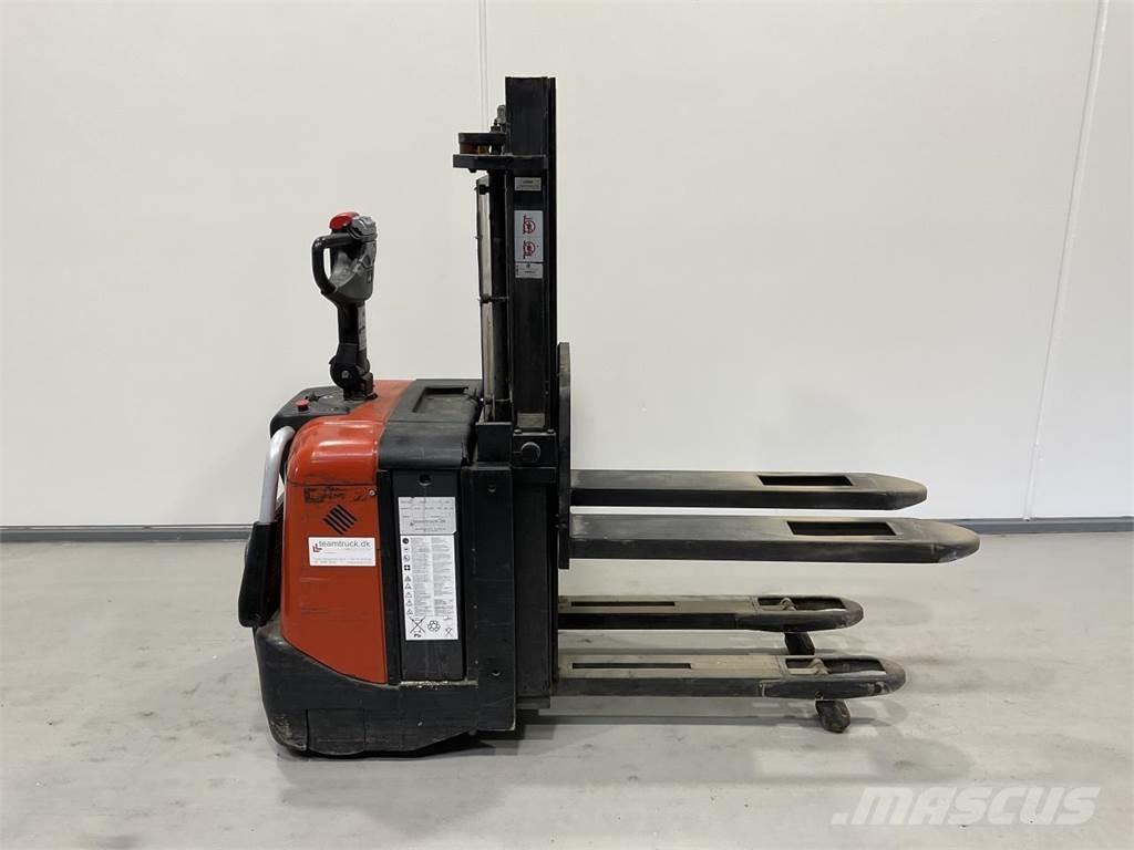 BT SPE125L 自走式スタッカー