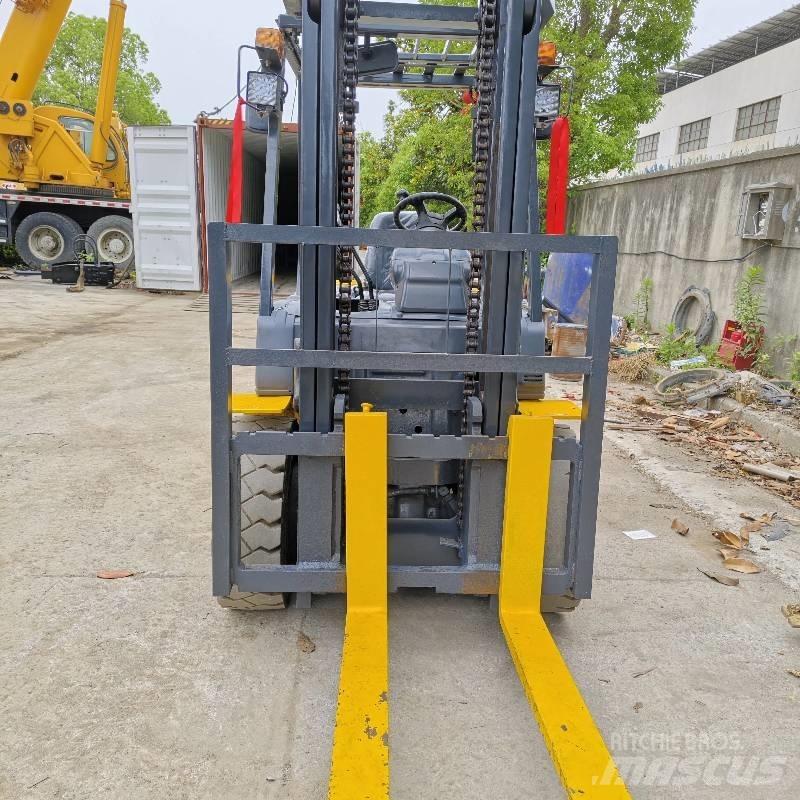 Komatsu 30 ディーゼル・軽油