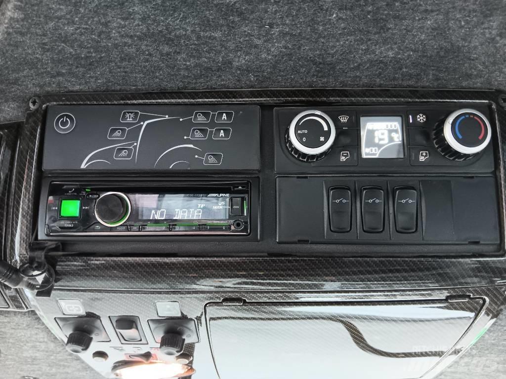 Valtra T 214 D トラクター