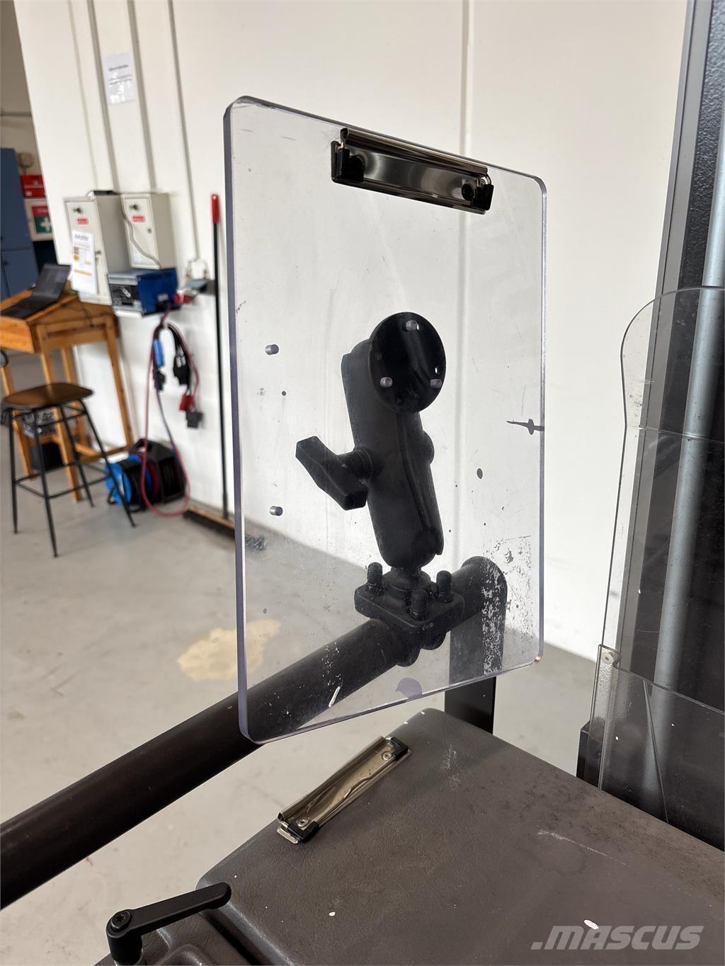 Atlet A160 自走式スタッカー