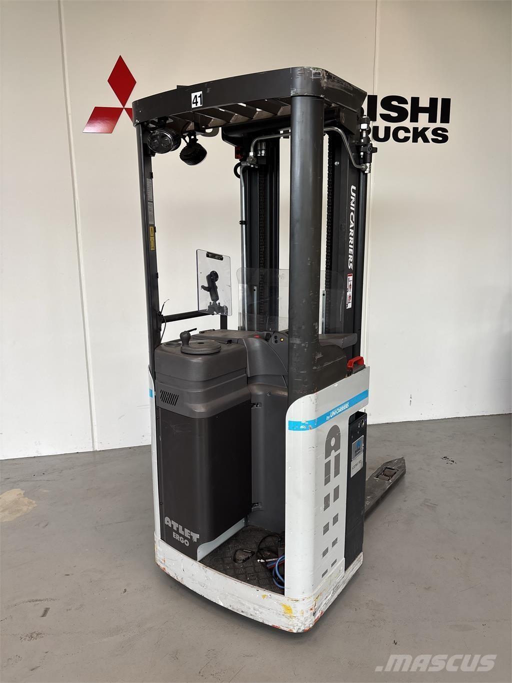 Atlet A160 自走式スタッカー