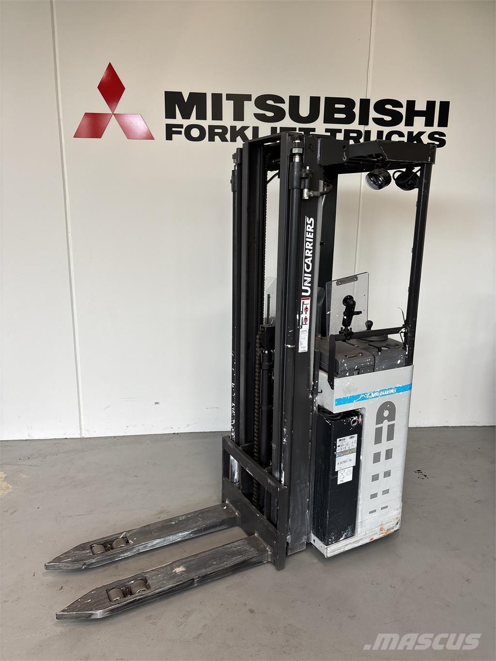 Atlet A160 自走式スタッカー