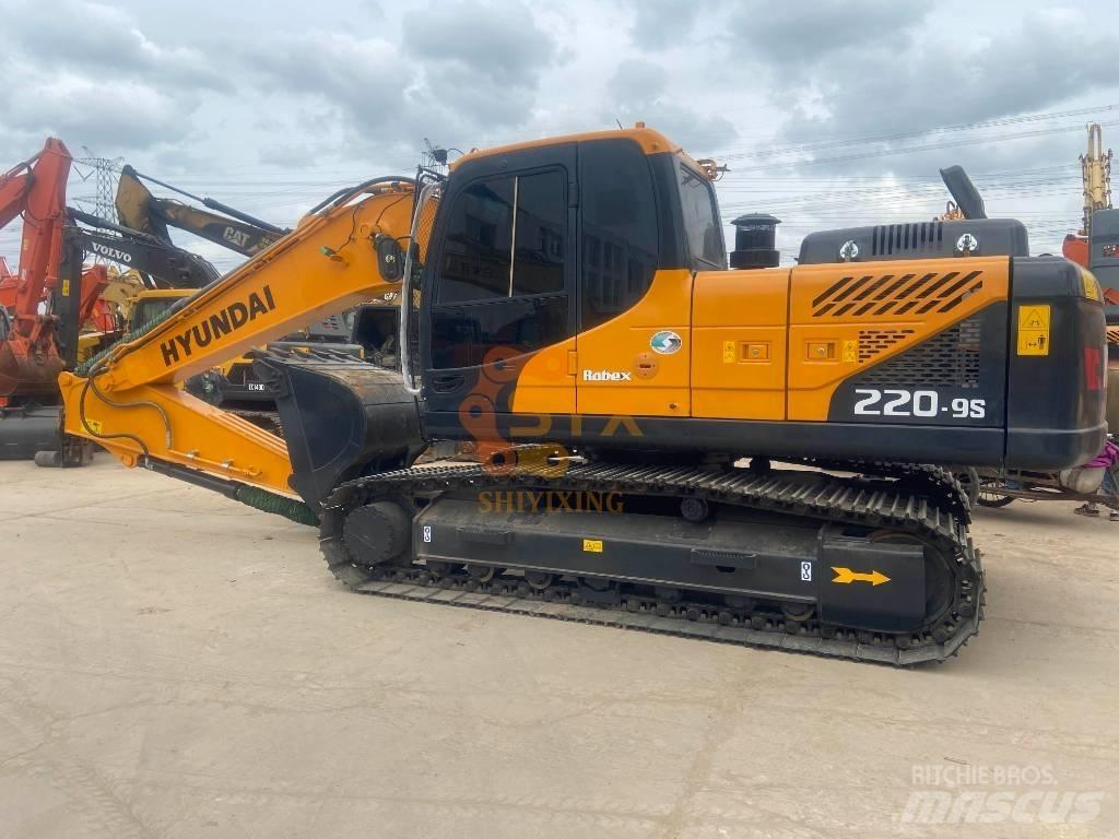 Hyundai Robex 220 大型油圧ショベル12t以上（パワーショベル・ユンボ）