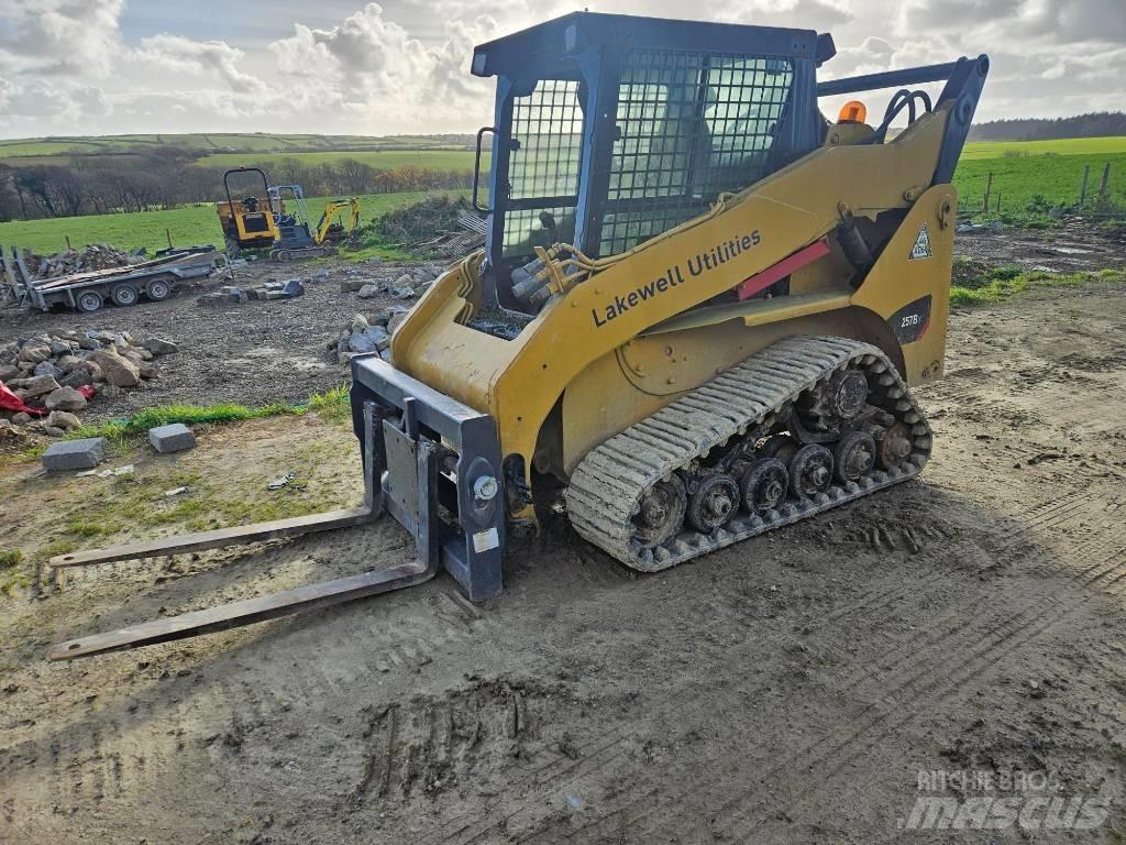 CAT 257 B 3 スキッドステアローダー