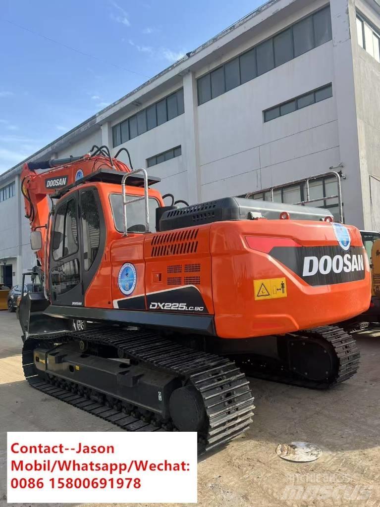 Doosan DX 225 LC 大型油圧ショベル12t以上（パワーショベル・ユンボ）