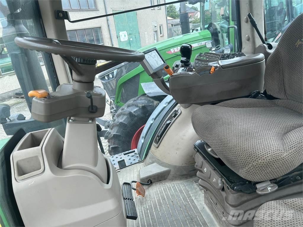 John Deere 8335R トラクター
