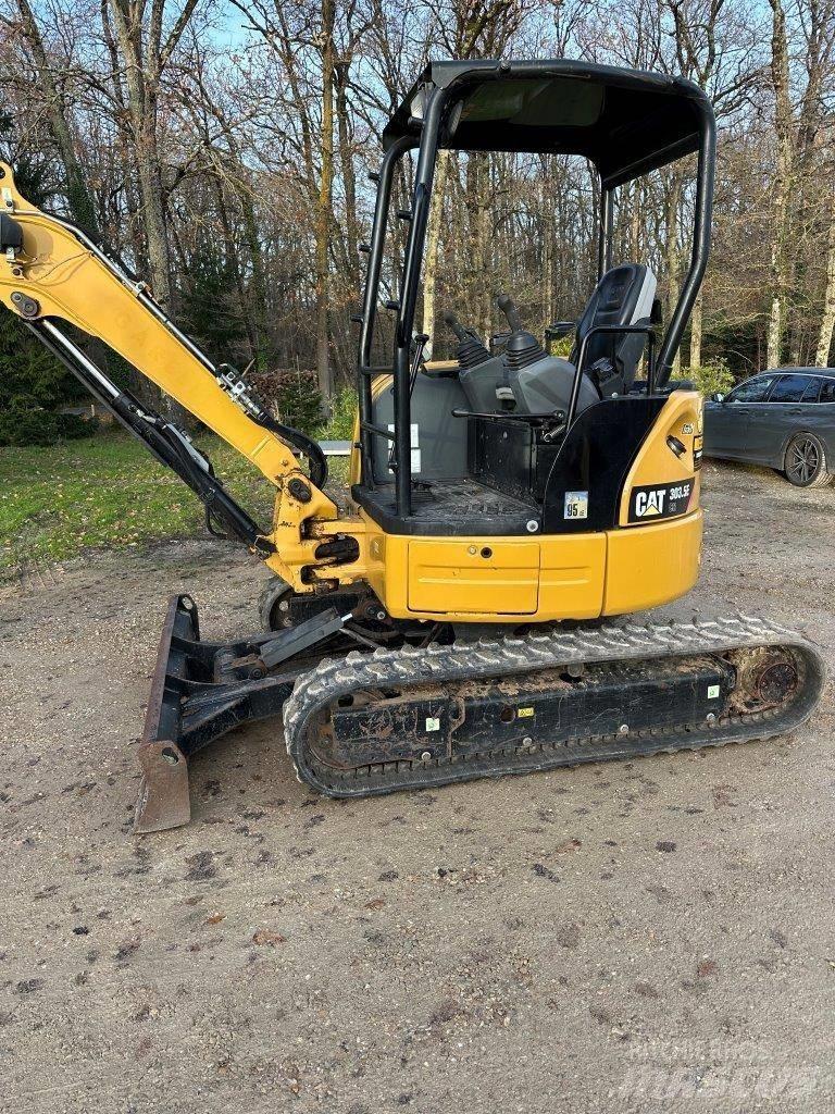 CAT 303.5 E CR ミニ油圧ショベル 7t以下（ミニユンボ・ミニディガー）