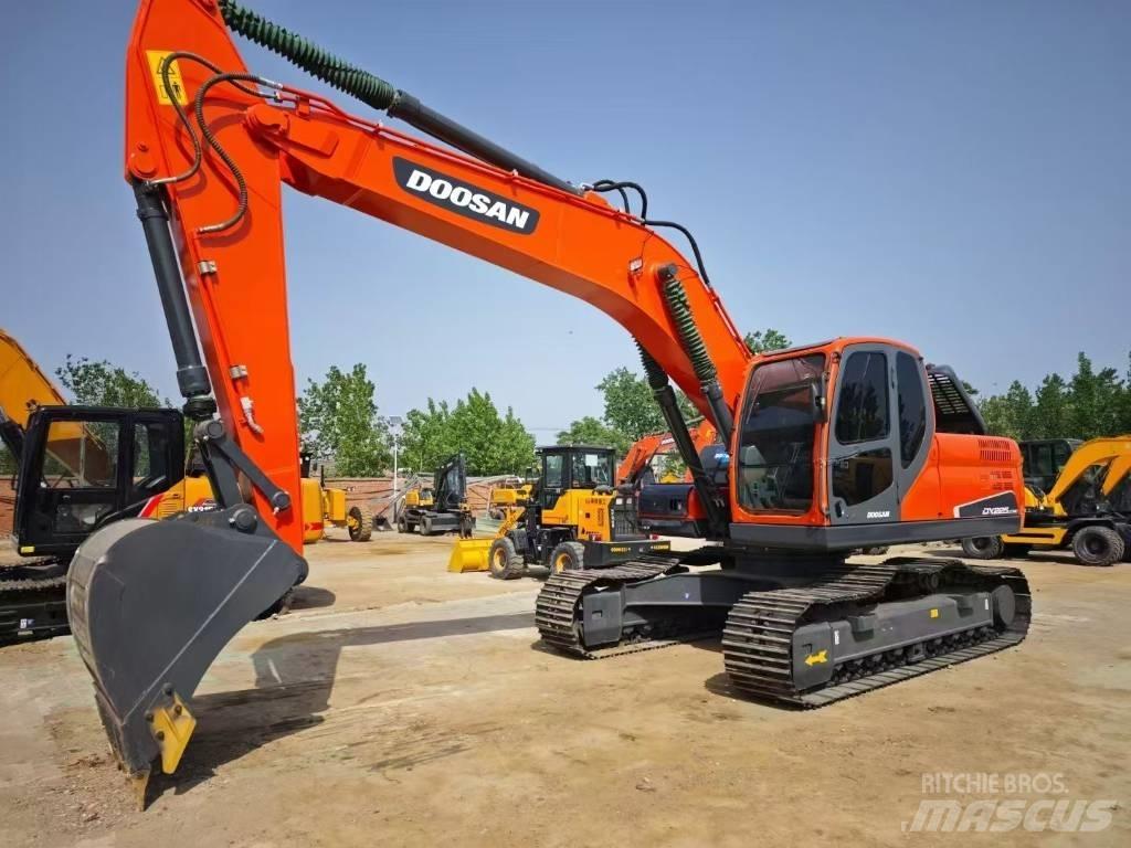 Doosan DX 225 LC 大型油圧ショベル12t以上（パワーショベル・ユンボ）