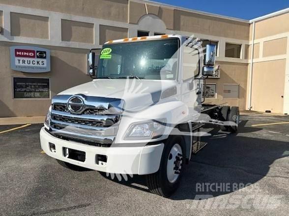 Hino L7 キャブ付きシャーシ