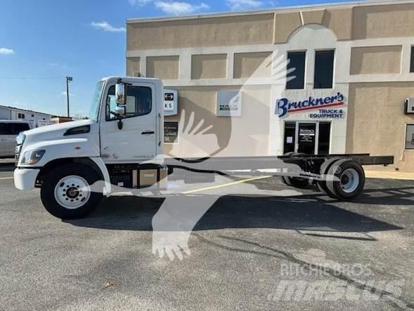 Hino L7 キャブ付きシャーシ