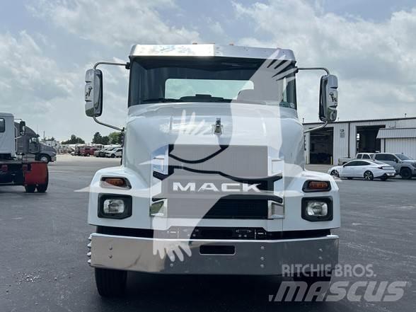 Mack MD6 キャブ付きシャーシ