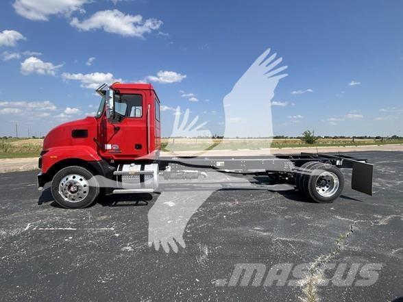Mack MD6 キャブ付きシャーシ
