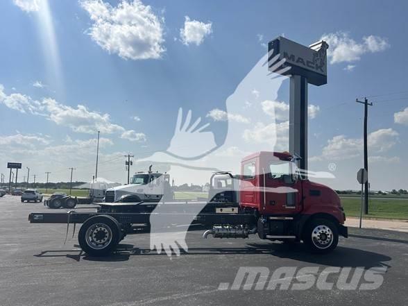 Mack MD6 キャブ付きシャーシ