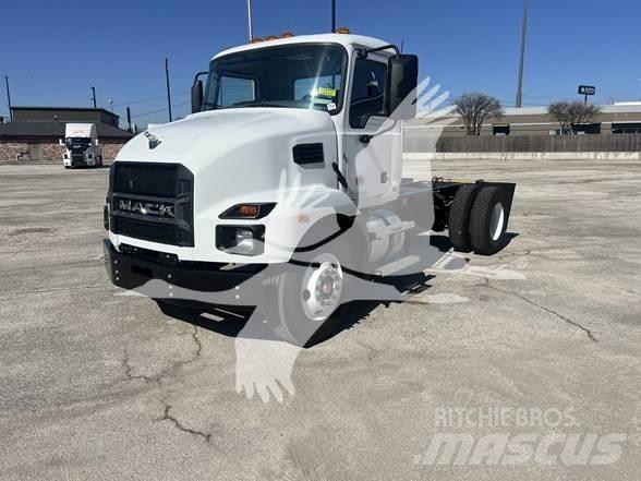Mack MD6 キャブ付きシャーシ