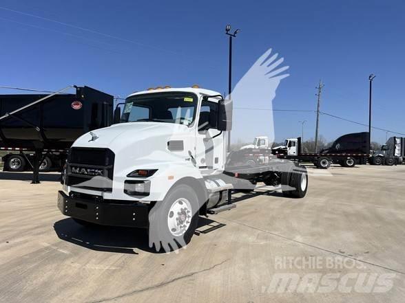 Mack MD6 キャブ付きシャーシ