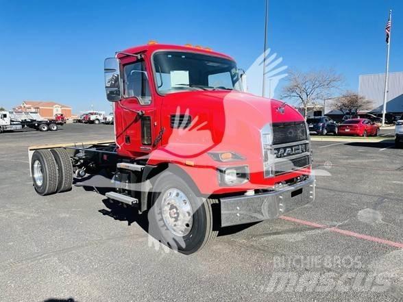 Mack MD6 キャブ付きシャーシ