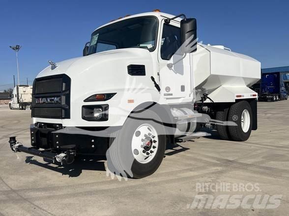 Mack MD6 タンカートラック