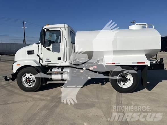 Mack MD6 タンカートラック