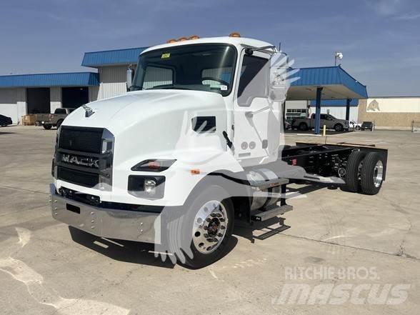 Mack MD6 キャブ付きシャーシ