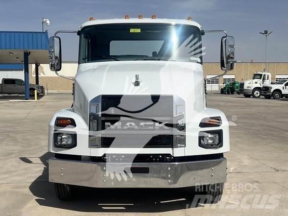 Mack MD6 キャブ付きシャーシ
