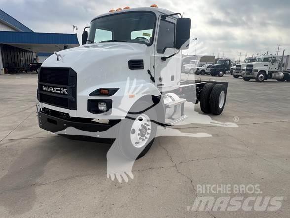 Mack MD6 キャブ付きシャーシ
