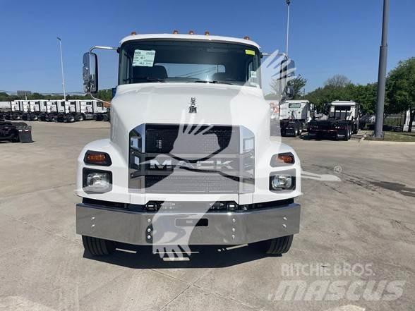 Mack MD6 中古トラクターヘッド | トレーラーヘッド