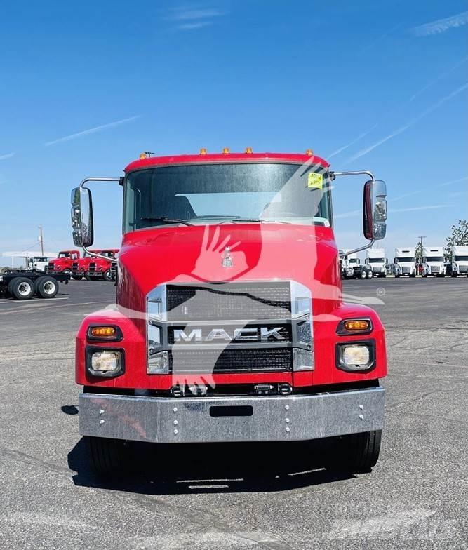 Mack MD6 キャブ付きシャーシ