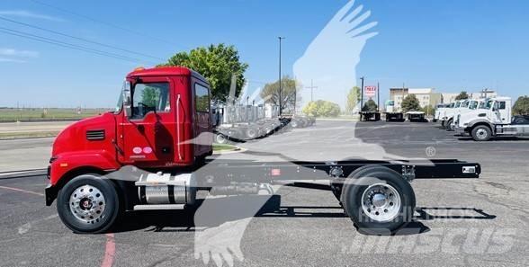 Mack MD6 キャブ付きシャーシ
