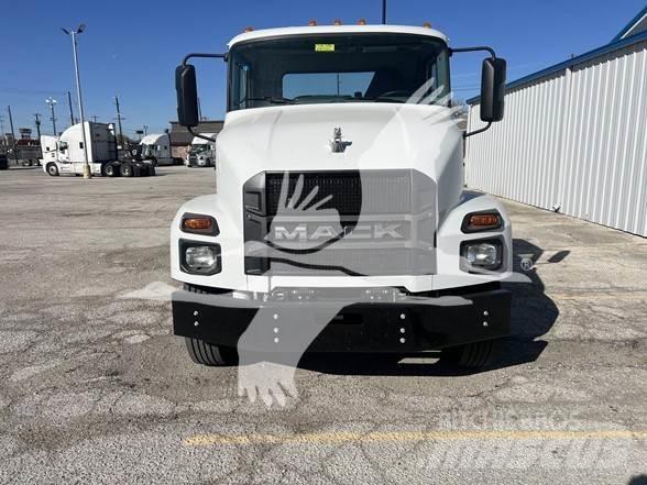 Mack MD6 キャブ付きシャーシ