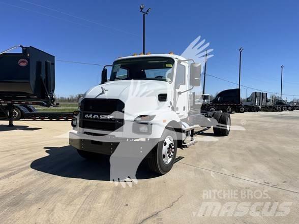 Mack MD6 キャブ付きシャーシ