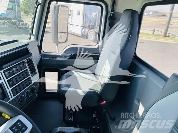 Mack MD6 キャブ付きシャーシ
