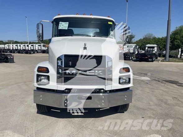 Mack MD6 中古トラクターヘッド | トレーラーヘッド