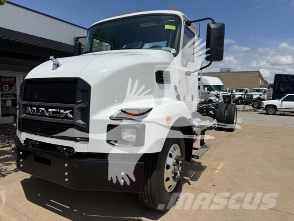 Mack MD6 キャブ付きシャーシ