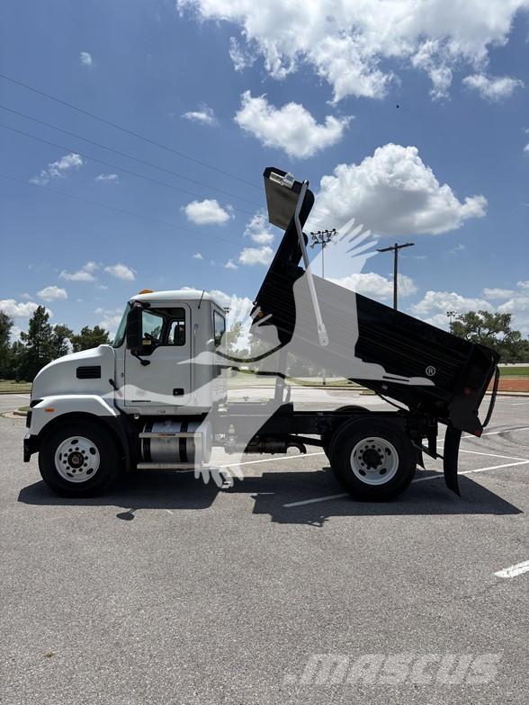 Mack MD6 ダンプ