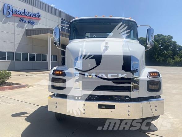 Mack MD6 キャブ付きシャーシ
