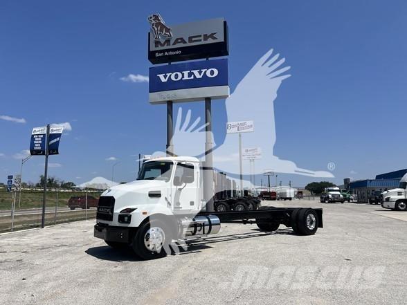 Mack MD6 キャブ付きシャーシ