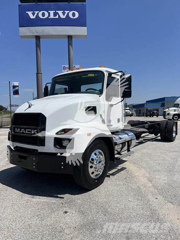 Mack MD6 キャブ付きシャーシ