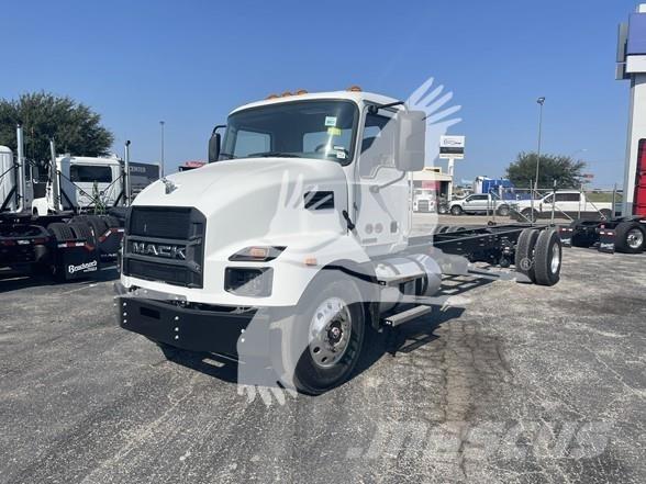 Mack MD6 キャブ付きシャーシ