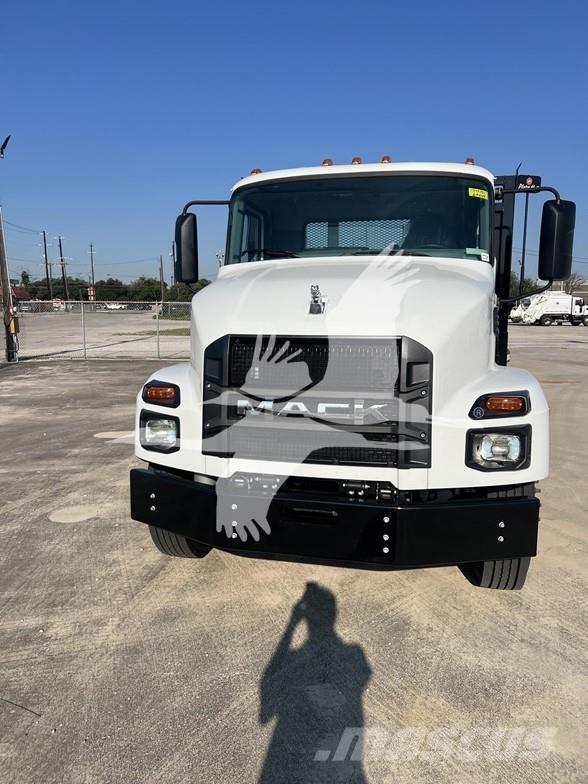 Mack MD6 平ボディー