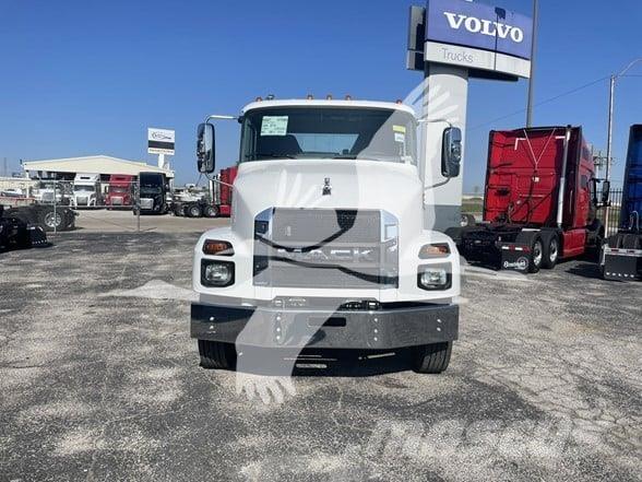 Mack MD6 キャブ付きシャーシ