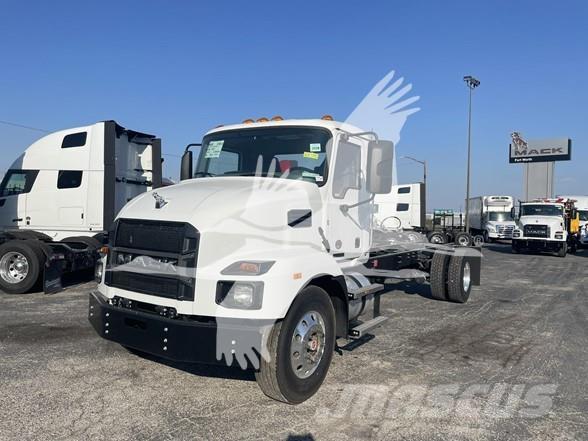 Mack MD6 キャブ付きシャーシ