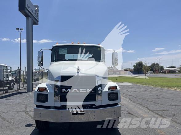 Mack MD6 キャブ付きシャーシ